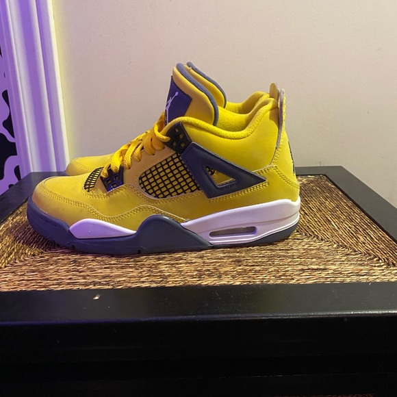 Jordan 4 retro lightning 4s - Picture 4 of 5